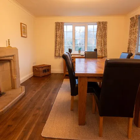 Thrang Close, *